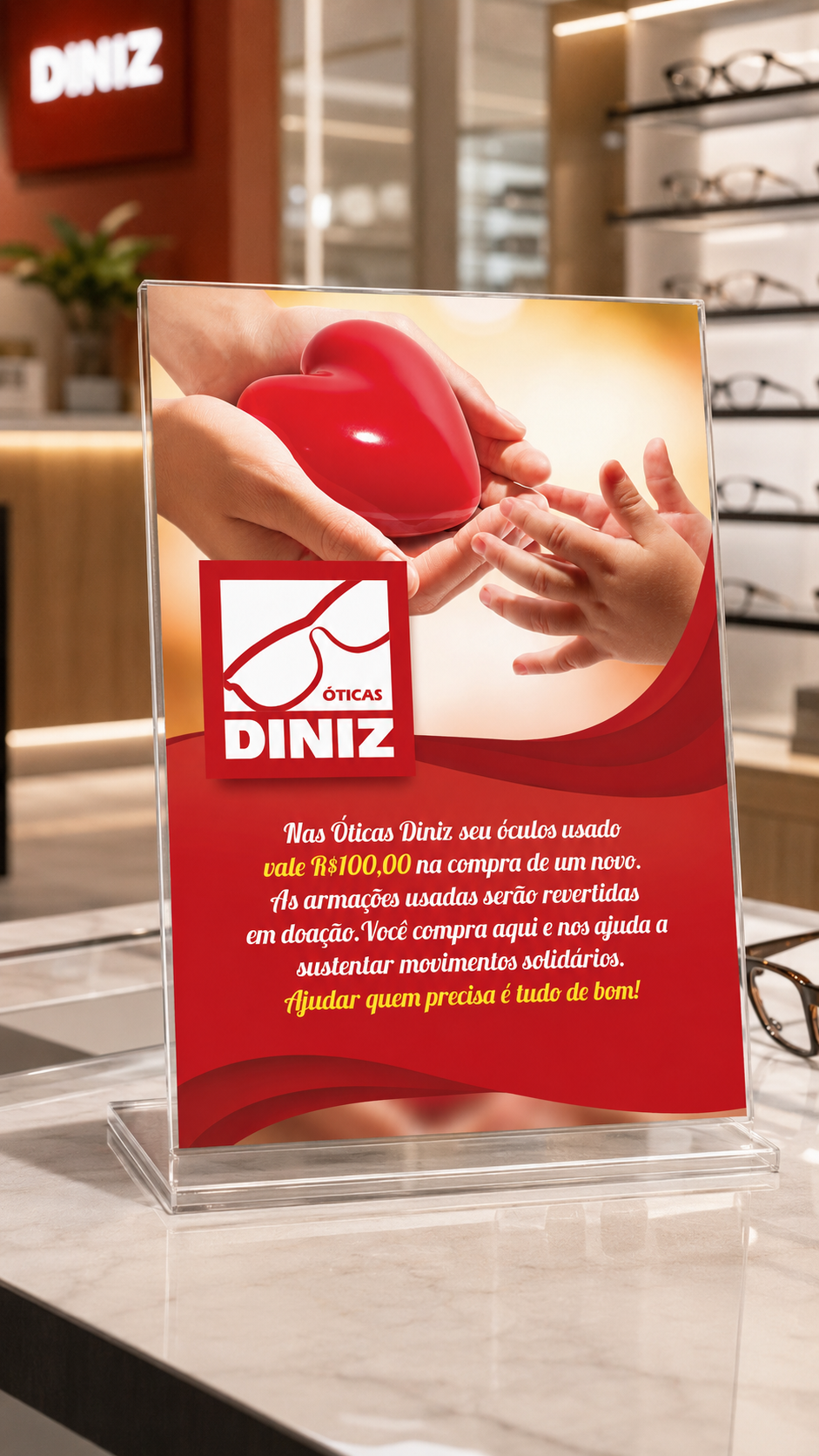 Display de balcão da campanha das Óticas Diniz